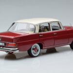 Mercedes 200 W110 Red Norev 1:18 - image 3 of 7