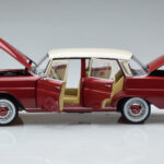 Mercedes 200 W110 Red Norev 1:18 - image 4 of 7