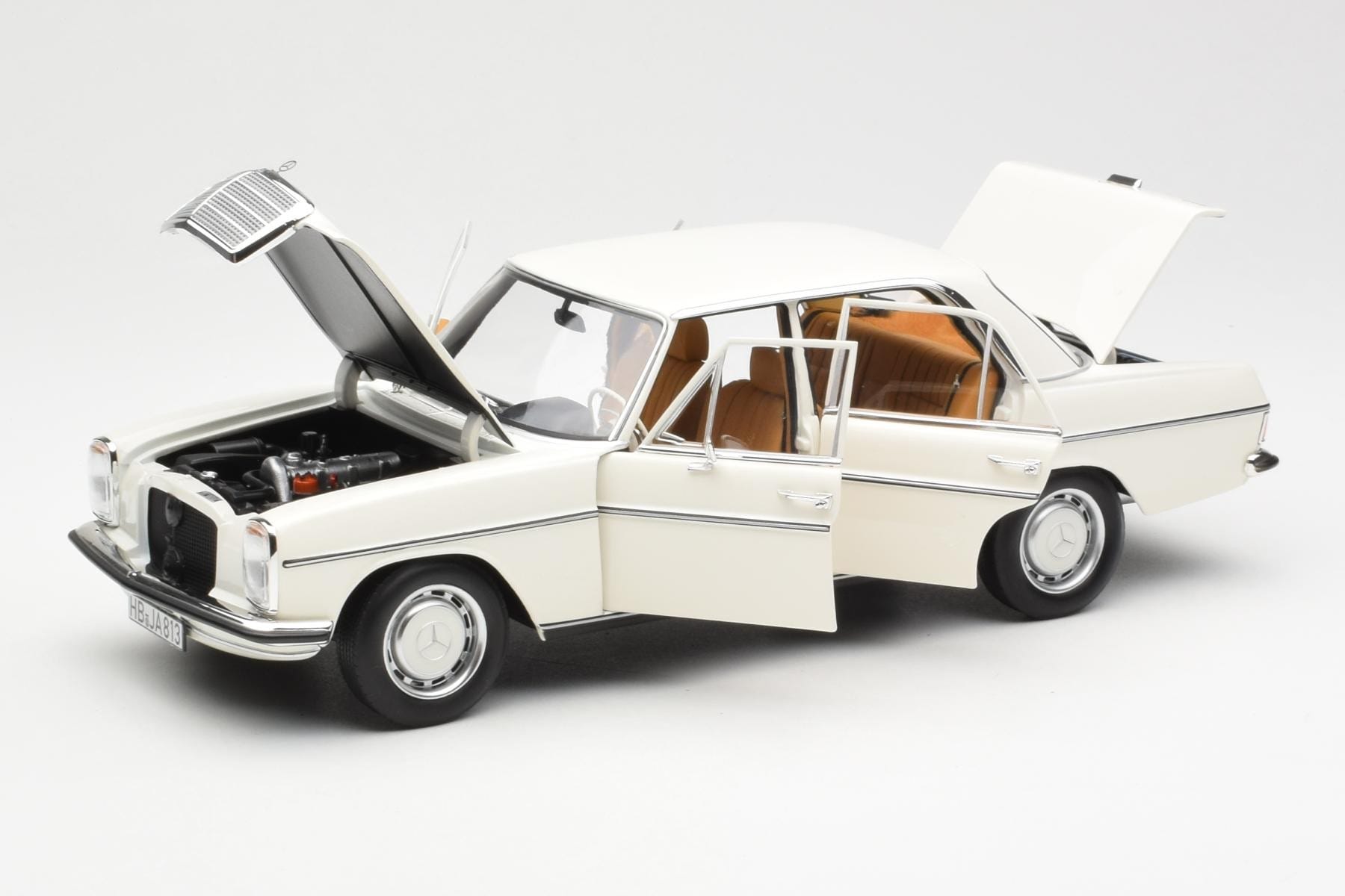Mercedes 200 W115 White Norev 1:18 183770 Diecast — photo 2 of 8
