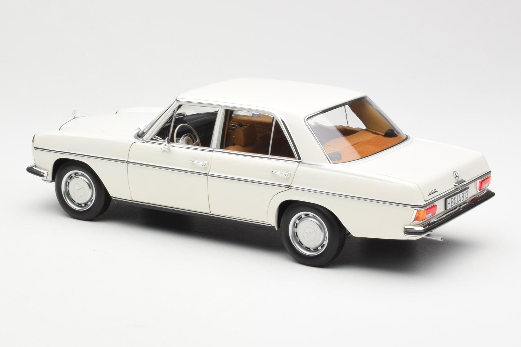 Mercedes 200 W115 White Norev 1:18 183770 Diecast — photo 7 of 8