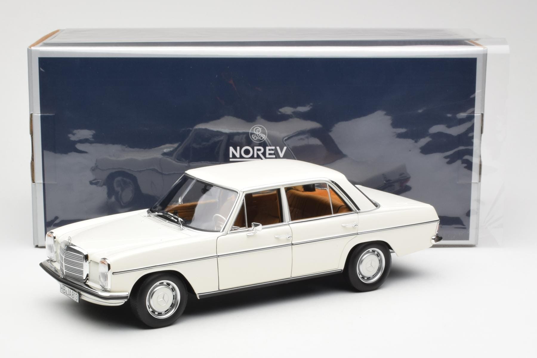 Mercedes 200 W115 White Norev 1:18 183770 Diecast — photo 8 of 8