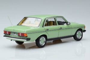 Mercedes 200 W123 Green Norev 1:18 183796 Diecast — photo 3 of 7