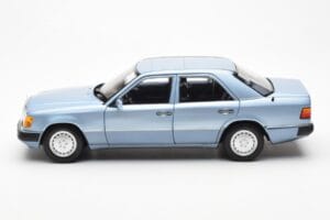 Mercedes 230E W124 Light Blue Metallic Norev 1:18 183945 Diecast — photo 4 of 8