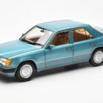 Mercedes 230E W124 Beryl Metallic Dealer Edition Norev 1:18 B66040698