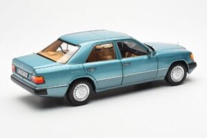 Mercedes 230E W124 Beryl Metallic Dealer Edition Norev 1:18 B66040698 Diecast — photo 3 of 8