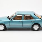 Mercedes 230E W124 Beryl Metallic Dealer Edition Norev 1:18 B66040698 - image 4 of 8