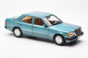 Mercedes 230E W124 Beryl Metallic Dealer Edition Norev 1:18 B66040698 Diecast — photo 6 of 8