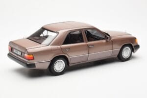Mercedes 230E W124 Rosewood Metallic Dealer Edition Norev 1:18 B66040697 Diecast — photo 3 of 8
