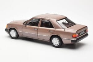Mercedes 230E W124 Rosewood Metallic Dealer Edition Norev 1:18 B66040697 Diecast — photo 7 of 8
