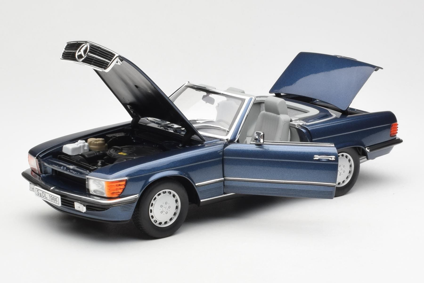 Mercedes 300 SL R107 Nautical Blue Norev 1:18 183466 Diecast — photo 2 of 8