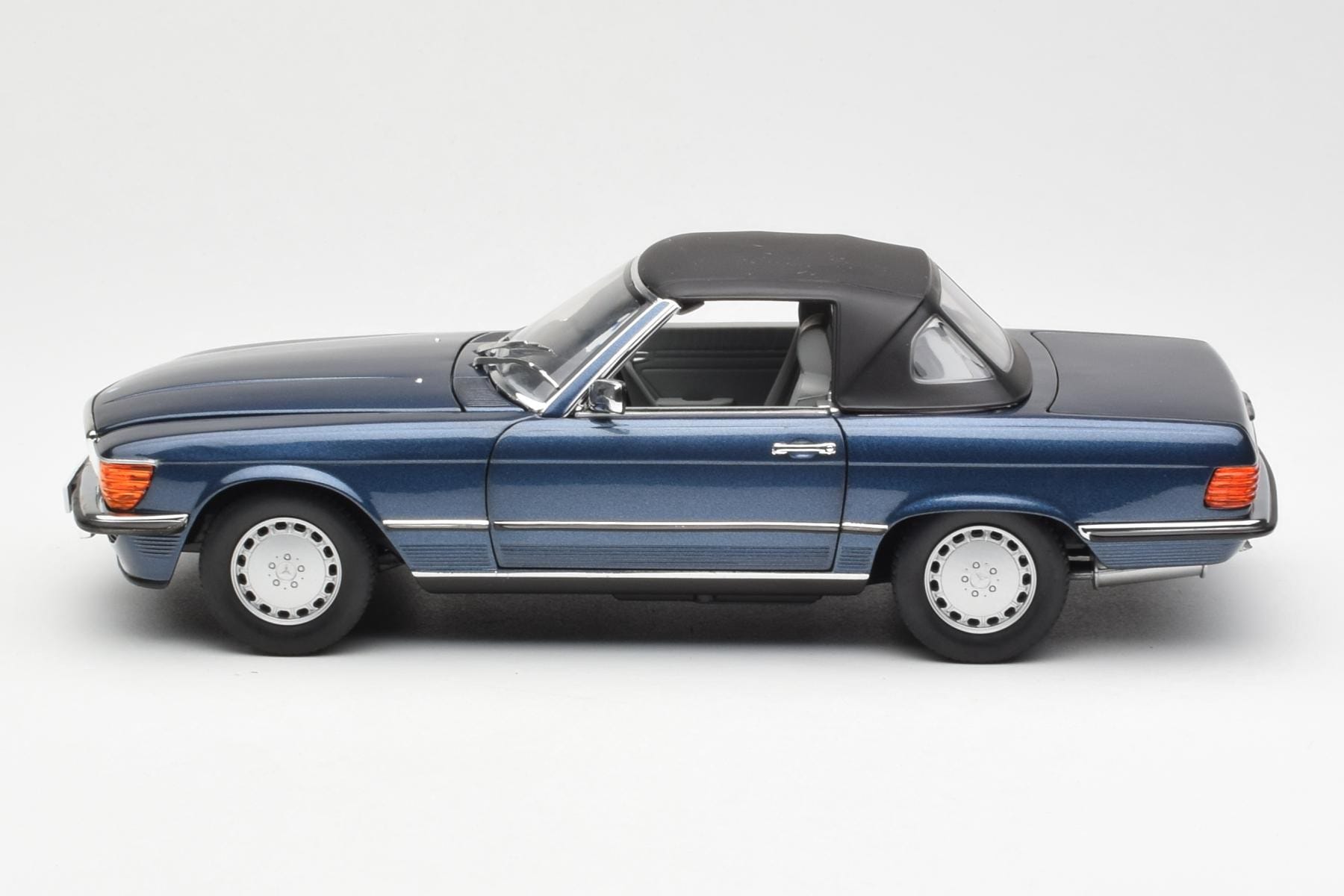 Mercedes 300 SL R107 Nautical Blue Norev 1:18 183466 Diecast — photo 4 of 8
