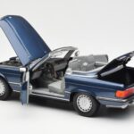Mercedes 300 SL R107 Nautical Blue Norev 1:18 183466 - image 5 of 8