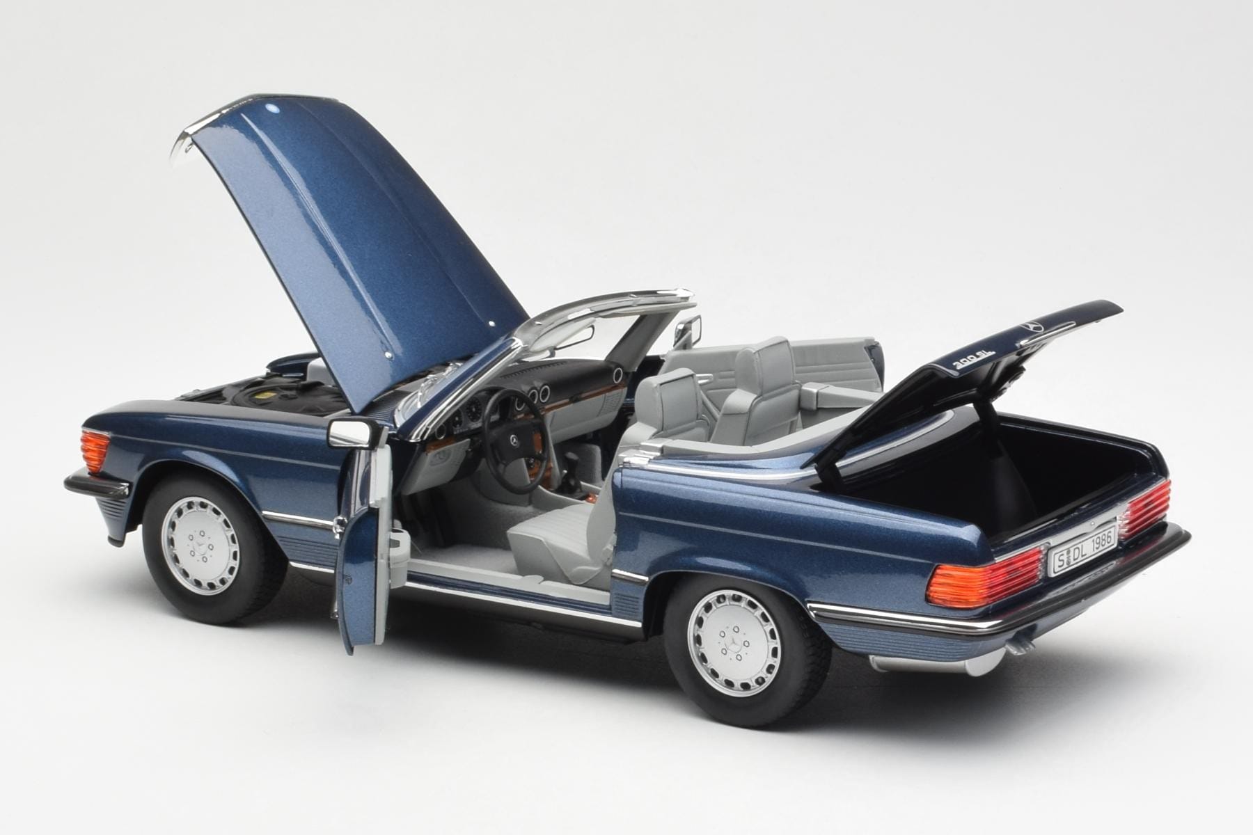 Mercedes 300 SL R107 Nautical Blue Norev 1:18 183466 Diecast — photo 5 of 8