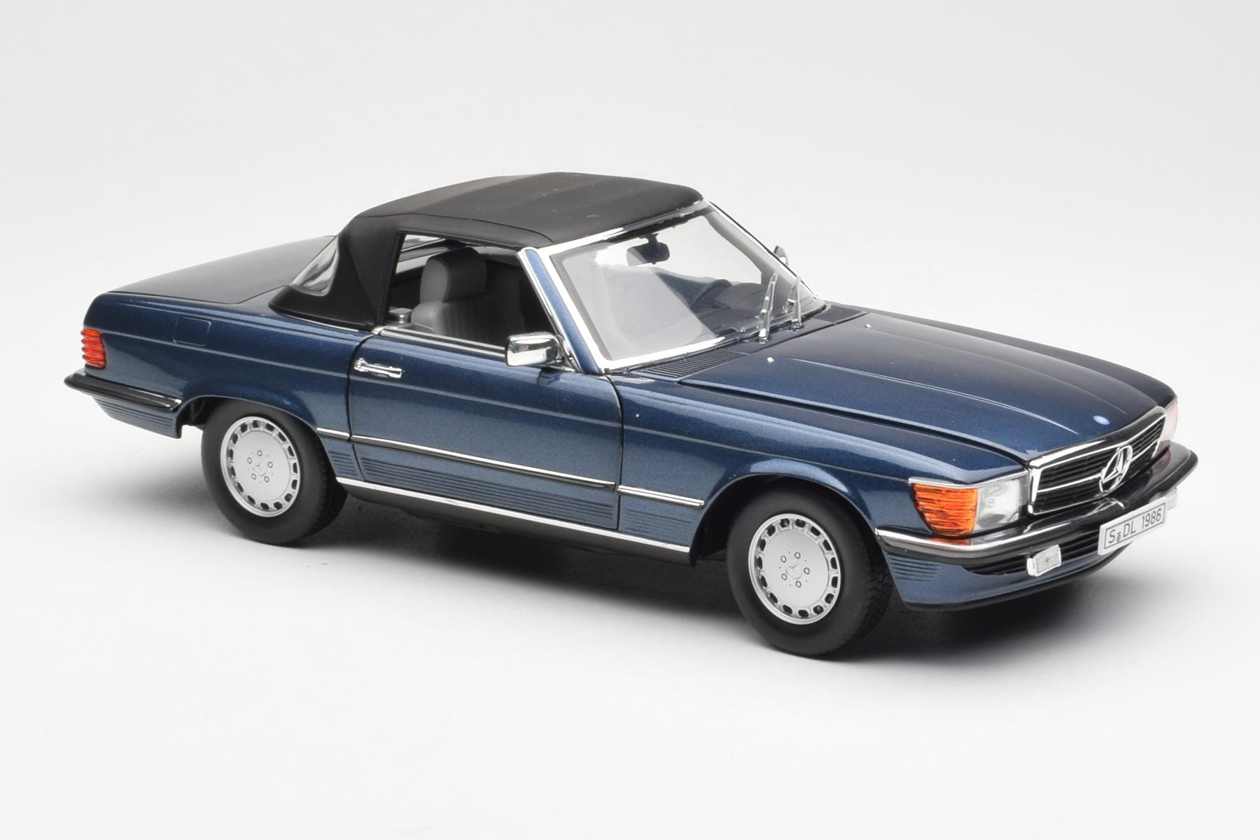 Mercedes 300 SL R107 Nautical Blue Norev 1:18 183466 Diecast — photo 6 of 8