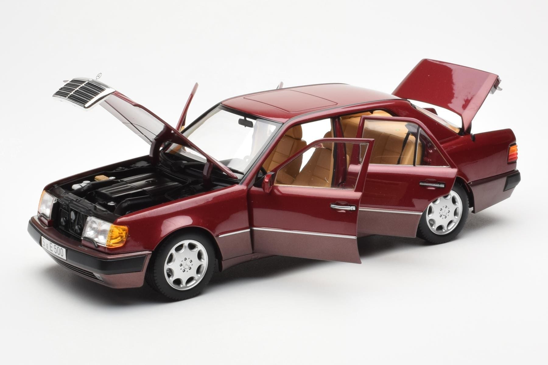 Mercedes 500E W124 Red Metallic Dealer Edition Norev 1:18 B66040699 Diecast — photo 2 of 8