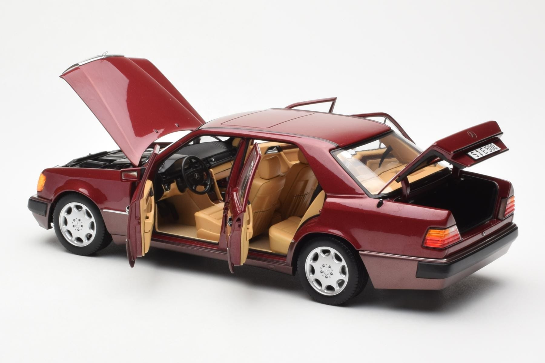 Mercedes 500E W124 Red Metallic Dealer Edition Norev 1:18 B66040699 Diecast — photo 5 of 8