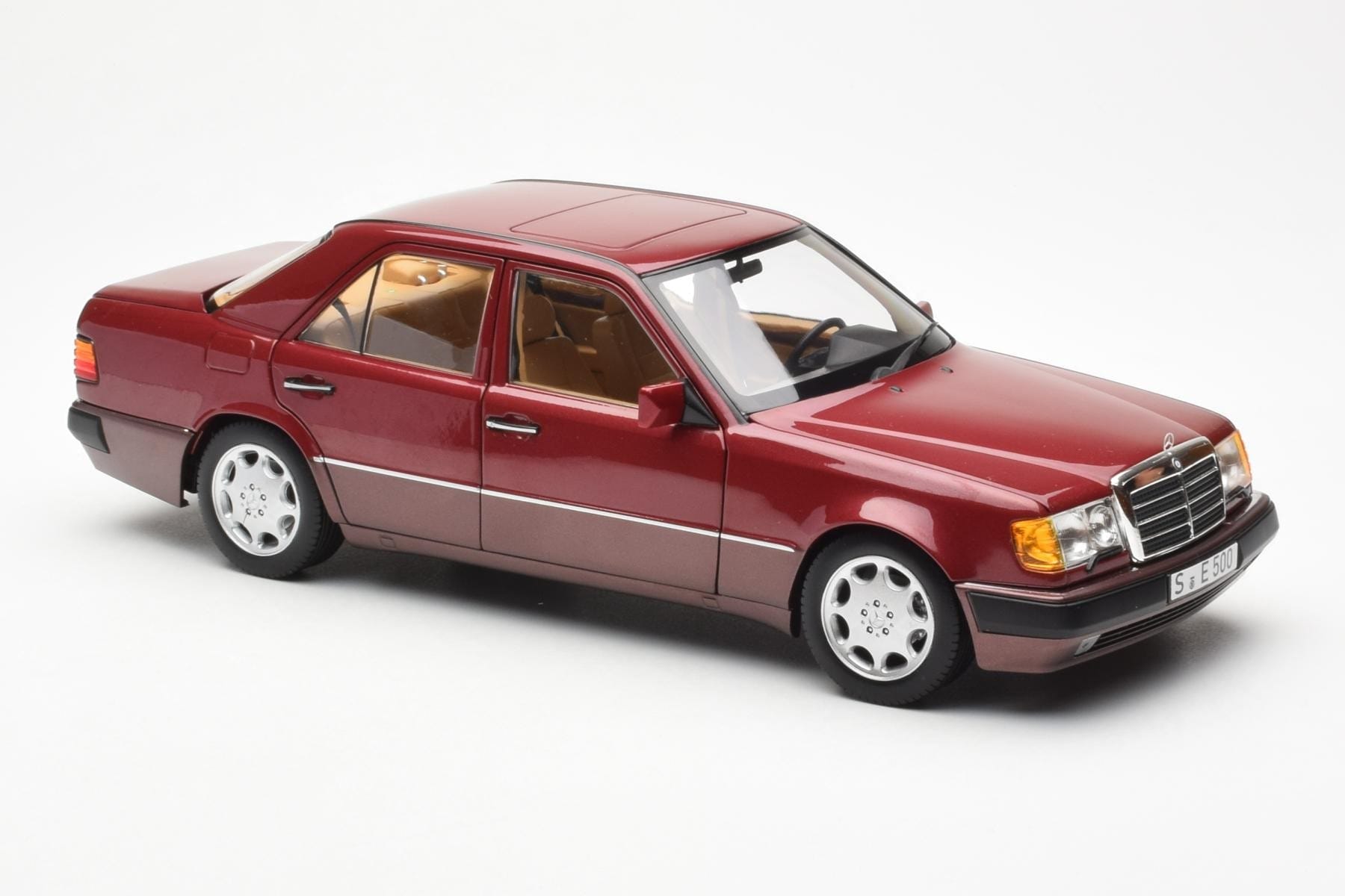 Mercedes 500E W124 Red Metallic Dealer Edition Norev 1:18 B66040699 Diecast — photo 6 of 8