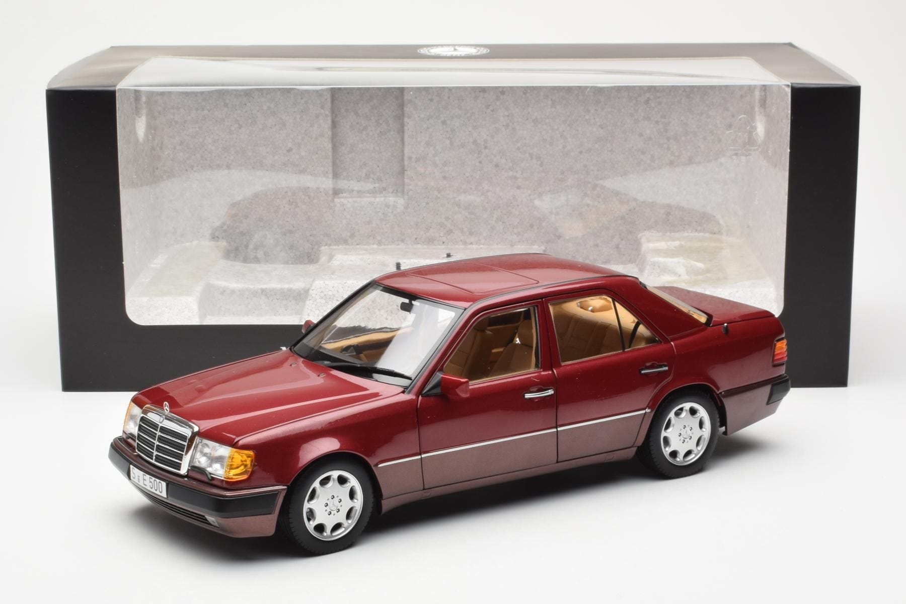 Mercedes 500E W124 Red Metallic Dealer Edition Norev 1:18 B66040699 Diecast — photo 8 of 8