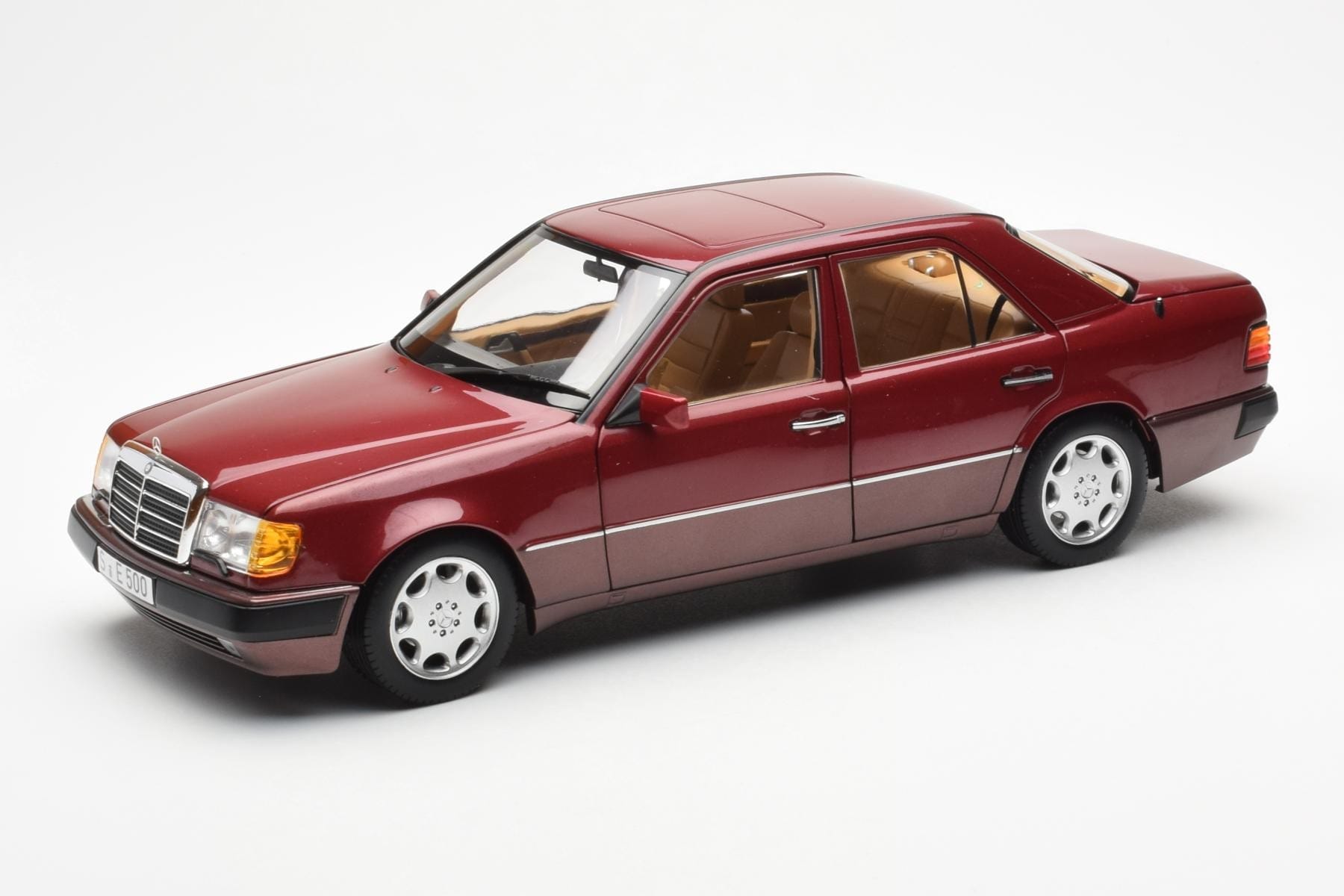 Mercedes 500E W124 Red Metallic Dealer Edition Norev 1:18 B66040699 Diecast