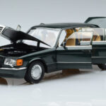 Mercedes 560 SEL W126 Dark Green Metallic Norev 1:18 - image 2 of 7