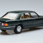 Mercedes 560 SEL W126 Dark Green Metallic Norev 1:18 - image 3 of 7