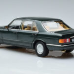 Mercedes 560 SEL W126 Dark Green Metallic Norev 1:18 - image 6 of 7