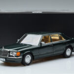 Mercedes 560 SEL W126 Dark Green Metallic Norev 1:18 - image 7 of 7