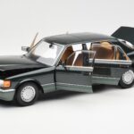 Mercedes 560 SEL W126 Night Green Metallic Dealer Edition Norev 1:18 B66040626 - image 2 of 8