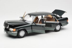 Mercedes 560 SEL W126 Night Green Metallic Dealer Edition Norev 1:18 B66040626 Diecast — photo 2 of 8
