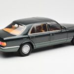 Mercedes 560 SEL W126 Night Green Metallic Dealer Edition Norev 1:18 B66040626 - image 3 of 8