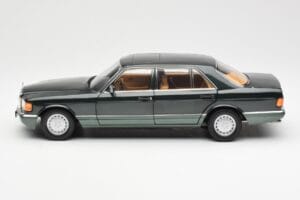 Mercedes 560 SEL W126 Night Green Metallic Dealer Edition Norev 1:18 B66040626 Diecast — photo 4 of 8