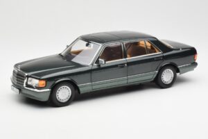 Mercedes 560 SEL W126 Night Green Metallic Dealer Edition Norev 1:18 B66040626