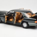 Mercedes 560 SEL W126 Night Green Metallic Dealer Edition Norev 1:18 B66040626 - image 5 of 8