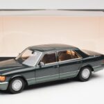 Mercedes 560 SEL W126 Night Green Metallic Dealer Edition Norev 1:18 B66040626 - image 8 of 8