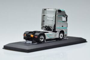 Mercedes Actros MP4 Racing Edition IXO 1:43 TR091 Diecast — photo 2 of 6