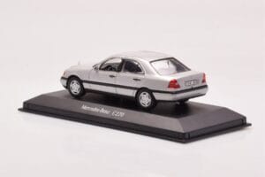 Mercedes C-Class W202 C220 Silver Minichamps 1:43 B66005705-M1 Diecast — photo 3 of 4