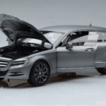 Mercedes CLS Shooting Brake X218 Alanite Grey Norev 1:18 - image 2 of 7