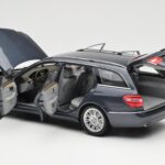 Mercedes E-Class S212 T-Model Tenorit Grey Metallic Minichamps 1:18 B66962447 - image 5 of 8