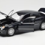 Mercedes E-Class W211 Blue Metallic Kyosho 1:18 B66962147 - image 2 of 8
