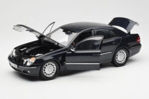 Mercedes E-Class W211 Blue Metallic Kyosho 1:18 B66962147 Diecast — photo 2 of 8
