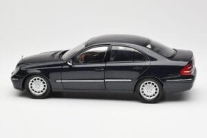 Mercedes E-Class W211 Blue Metallic Kyosho 1:18 B66962147 Diecast — photo 4 of 8