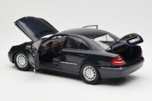 Mercedes E-Class W211 Blue Metallic Kyosho 1:18 B66962147 Diecast — photo 5 of 8