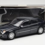 Mercedes E-Class W211 Blue Metallic Kyosho 1:18 B66962147 - image 8 of 8