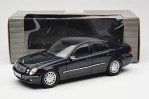 Mercedes E-Class W211 Blue Metallic Kyosho 1:18 B66962147 Diecast — photo 8 of 8