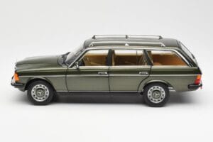 Mercedes 230T W123 T-Model Green Metallic Norev 1:18 183730 Diecast — photo 4 of 8