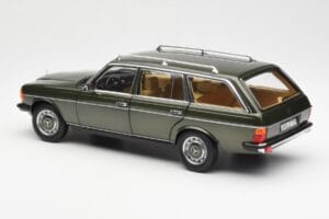 Mercedes 230T W123 T-Model Green Metallic Norev 1:18 183730 Diecast — photo 7 of 8