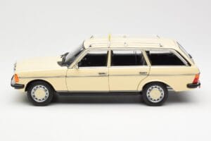 Mercedes 230T W123 T-Model Taxi Norev 1:18 183731 Diecast — photo 4 of 8