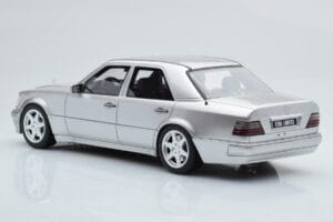 Mercedes E500 W124 Silver Otto 1:18 OT623 Resin — photo 5 of 6