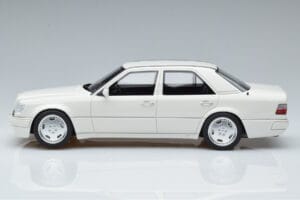 Mercedes E60 AMG W124 White Otto 1:18 B66040640 Resin — photo 3 of 6