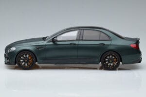 Mercedes E63 AMG Brabus 800 W213 Green GT Spirit 1:18 GT208 Resin — photo 3 of 6